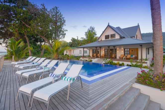 Le Nautique Luxury Waterfront Hotel