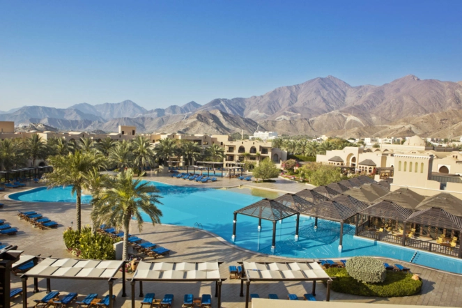 Замечательный отель Miramar Al Aqah Beach Resort уже ждет вас!