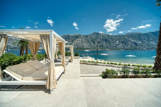 Шок-ціна за акцією раннього бронювання на класний готель Blue Kotor Bay Premium Spa Resort
