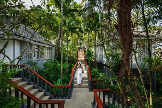 Дуже красивий та затишний готель The Surin Beach з чудовим пляжем