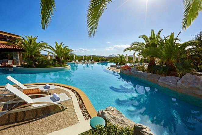 Популярний курорт Costa Navarino в Греції