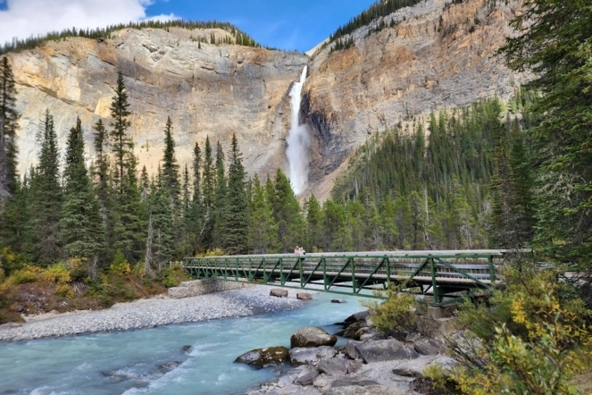 Водопад Такаккау — второй по высоте в Канаде после Ниагары